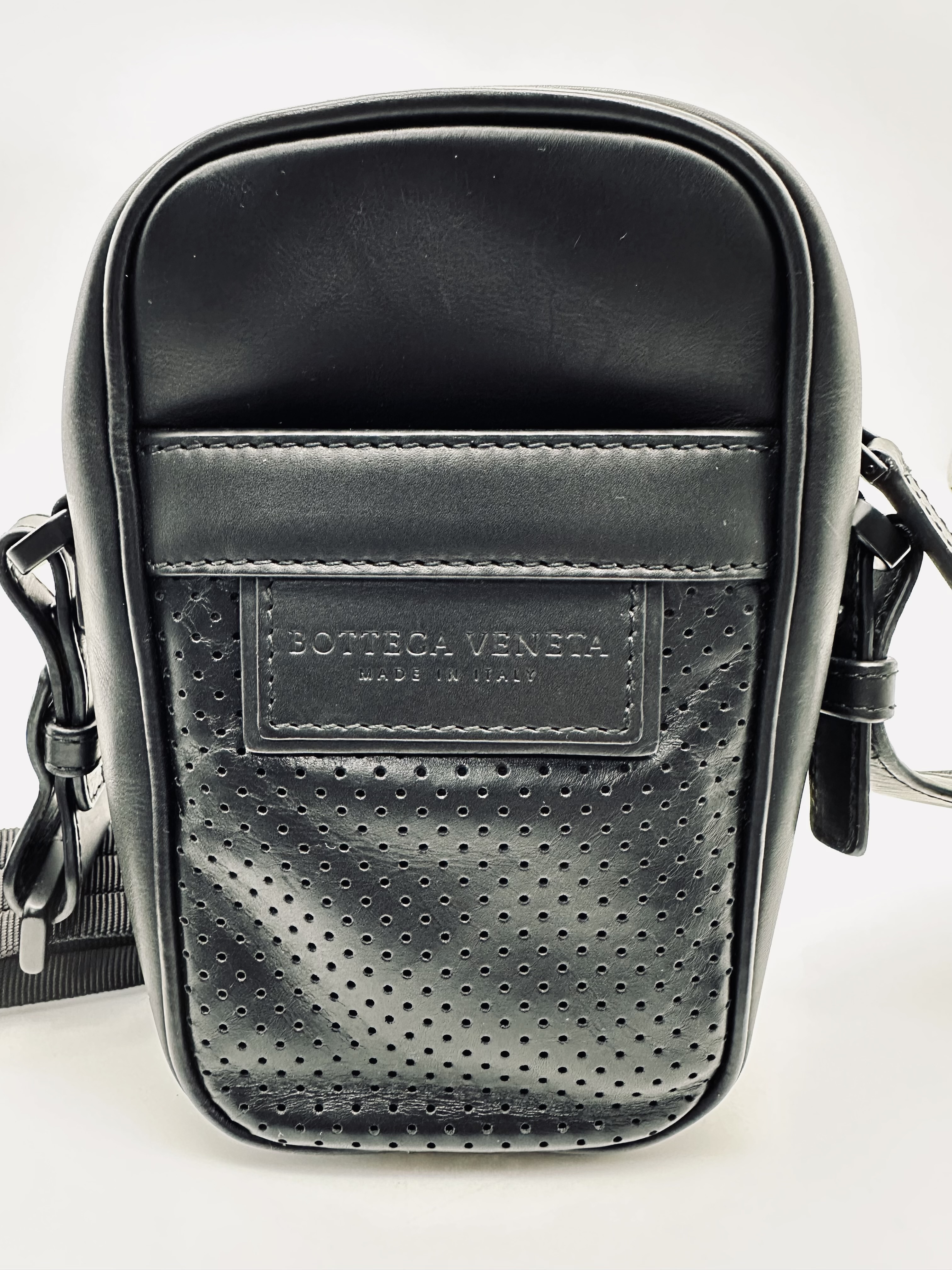 国内発送 BOTTEGA VENETA ウエスト バッグ 黒色 関税込 ボッテガ