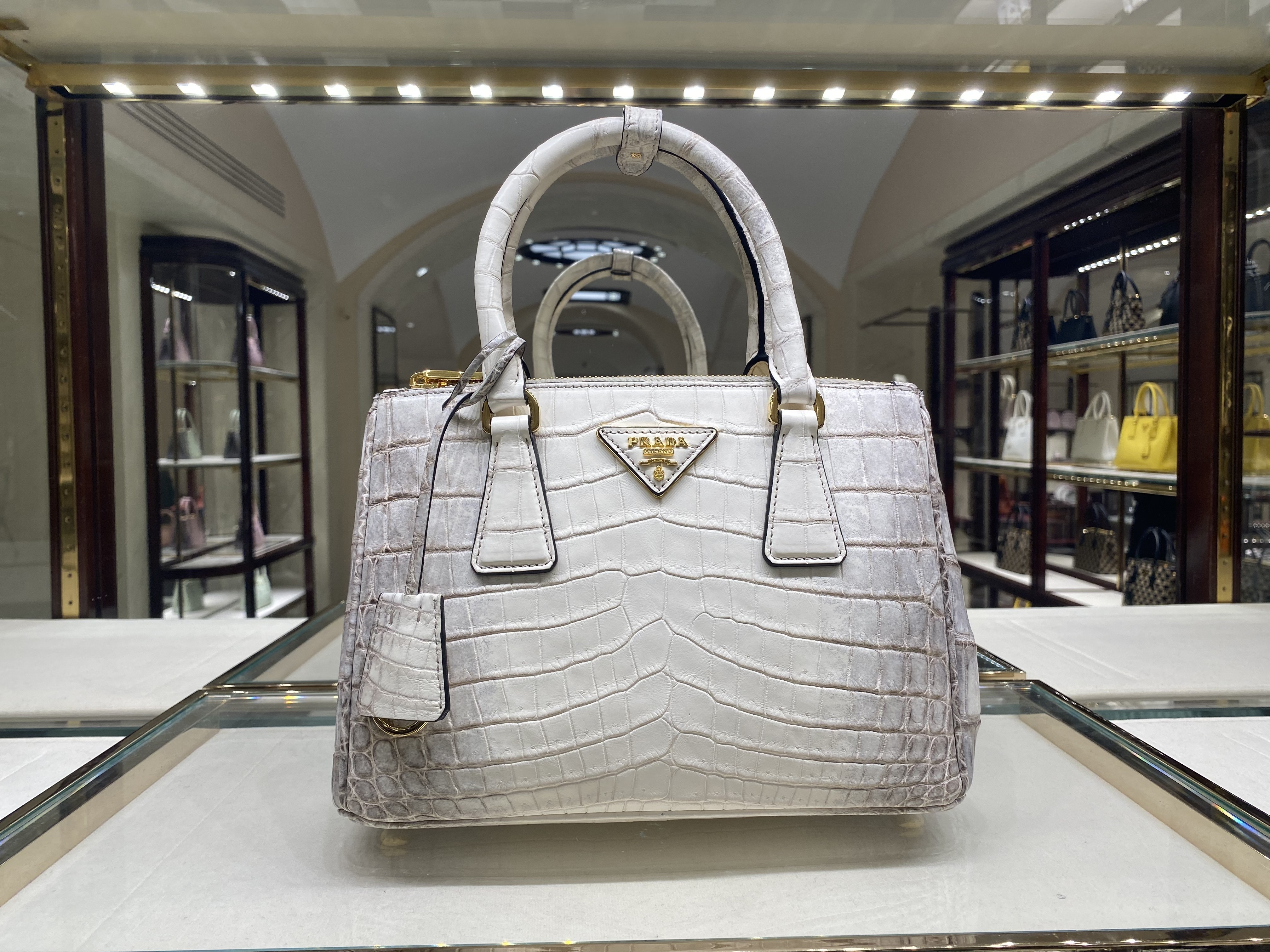 中古PRADA ビジネスバッグ クロコダイル風 本物 超美品 プラダ 極希少 ランウェイ限定 クロコダイルレザー