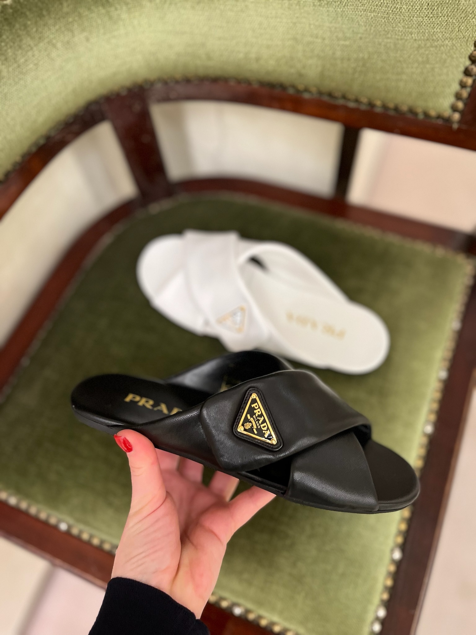 PRADA【入手困難】ナッパレザー ★スライドサンダル★全色