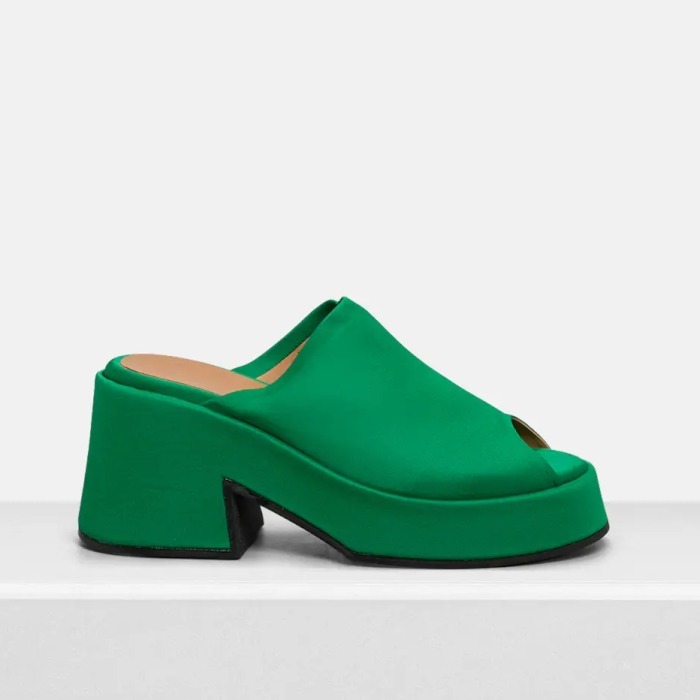 “GANNI” レトロプラットフォームサテンミュール Green