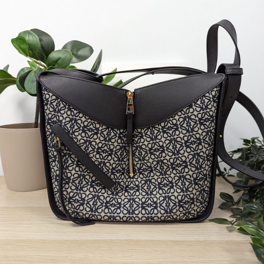 6万取引突破★UPS速達便！【LOEWE】BANBA73X01_ショルダーバッグ org.jpg