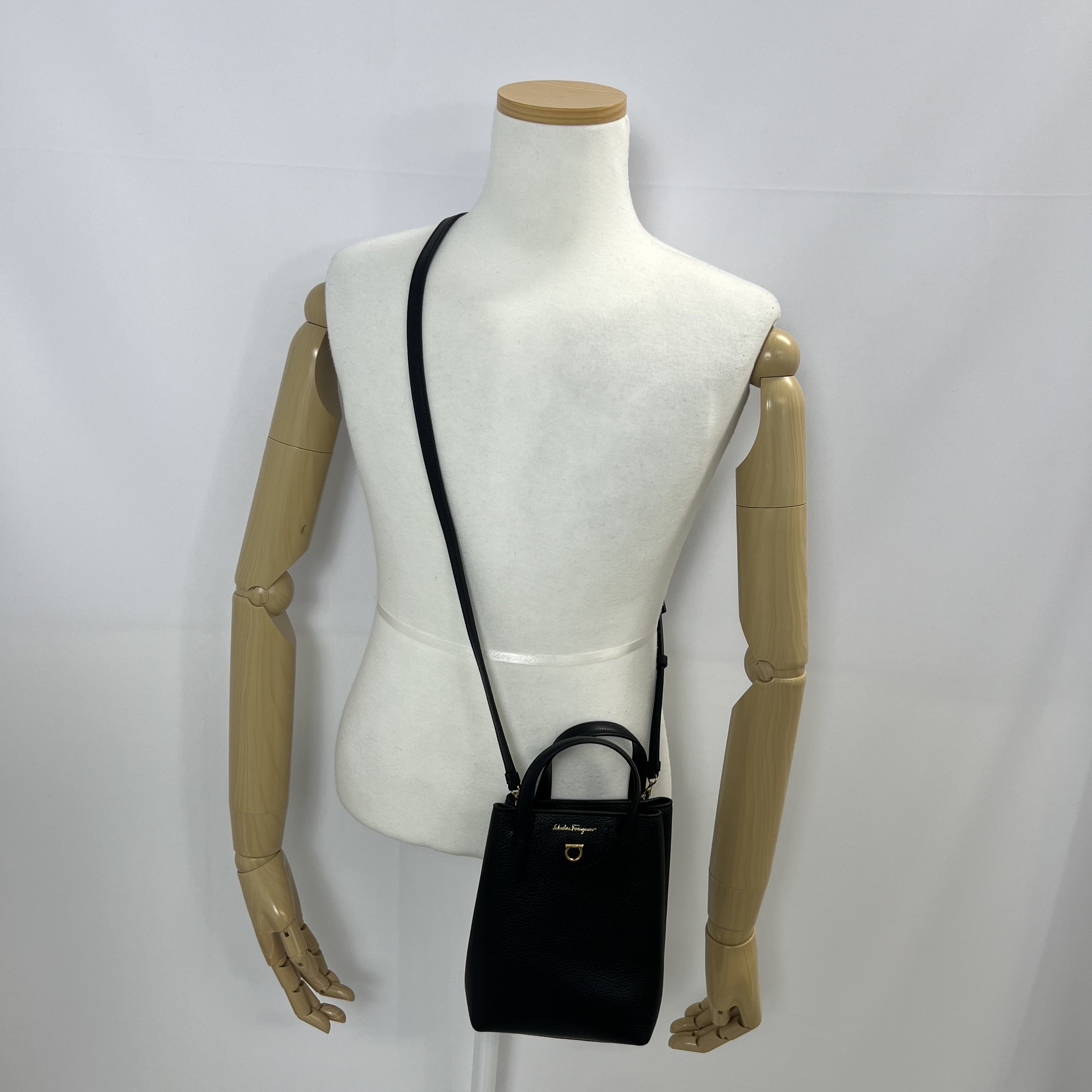 ★関税込★Ferragamo★フェラガモ ガンチーニ ミニ トートバッグ 楽天市場】フェラガモ ミニ トートバッグ レディース ショルダー