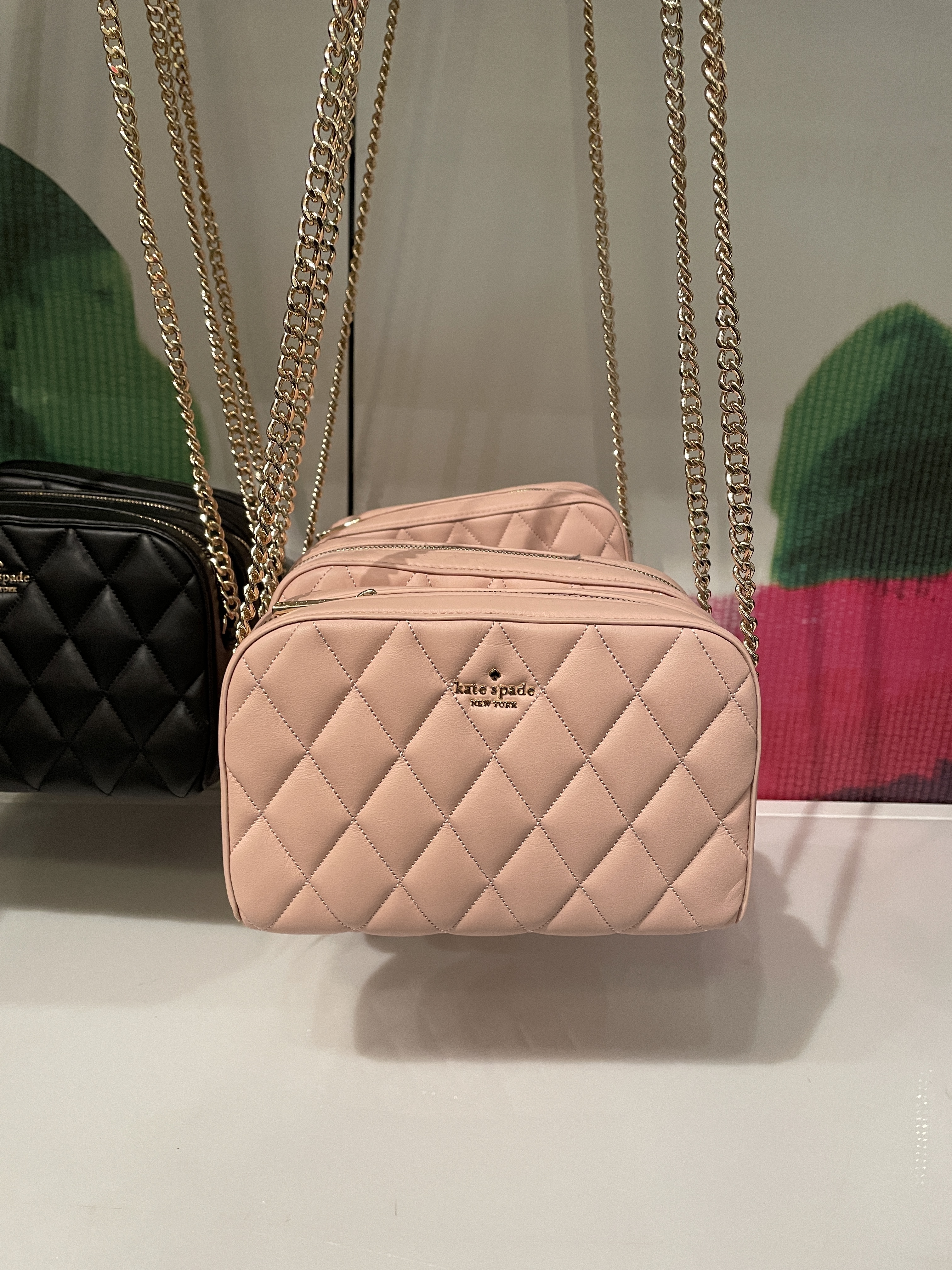 ショッパー付 carey smooth quilted leather mini camera bag