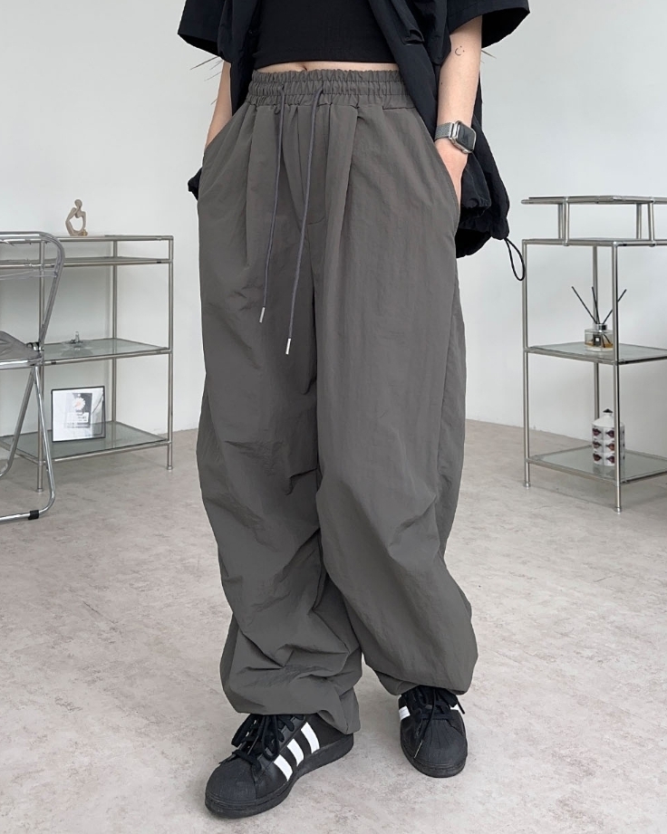 SATIIIZ】Theon Pintuck Nylon Pants (SATiiiZ/パンツ) 95657976