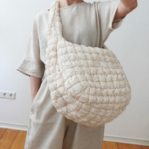 “COS” QUILTED OVERSIZED SHOULDER BAG Ecru