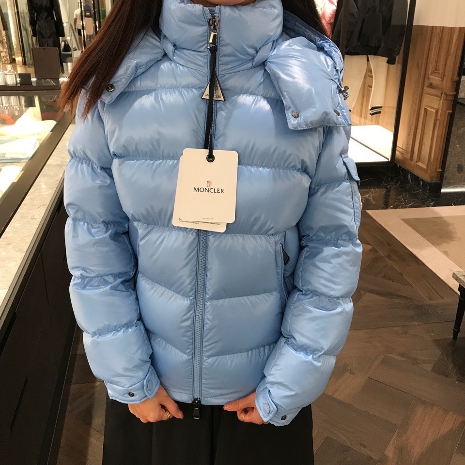 【MONCLER】セール!PANURE スマートダウン お仕事にも パリ直営店買付【MONCLER】艶やかなナイロンラケのMaire