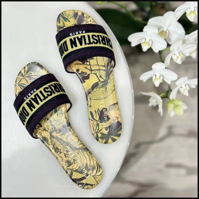 【お洒落で履きやすい♪】Dior スライド Christian Dior Canvas Berry Animal Print Slides – Vintage by