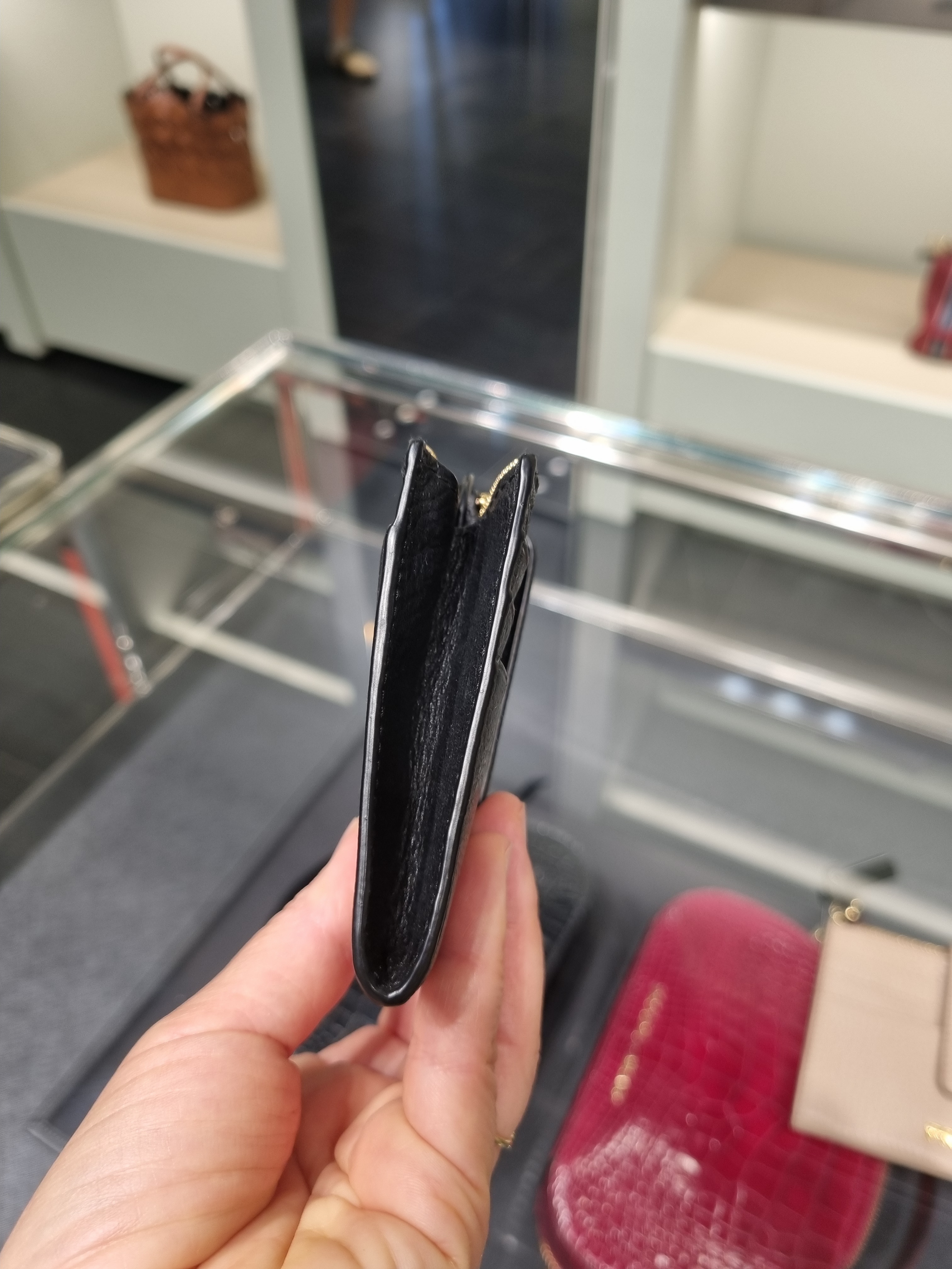 VIP【関税送料無料】希少 Prada Phone Holder Black Saffiano leather card holder with shoulder strap | PRADA