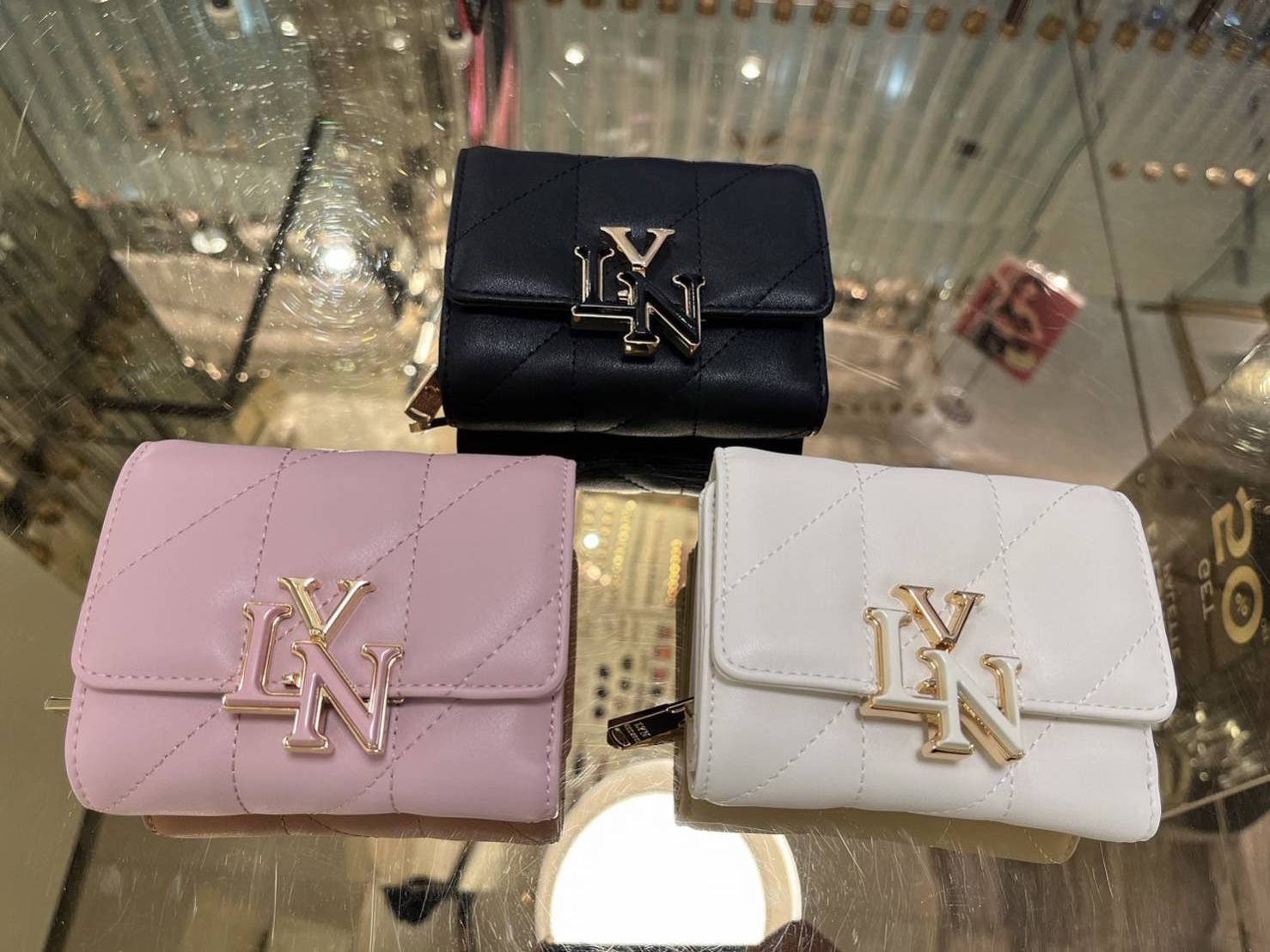 LYN★SISTA MOBILE POCKET ウォレット 財布 日本未入荷 LYN日本未入荷折りたたみミニ財布Lauren フラップ ショート
