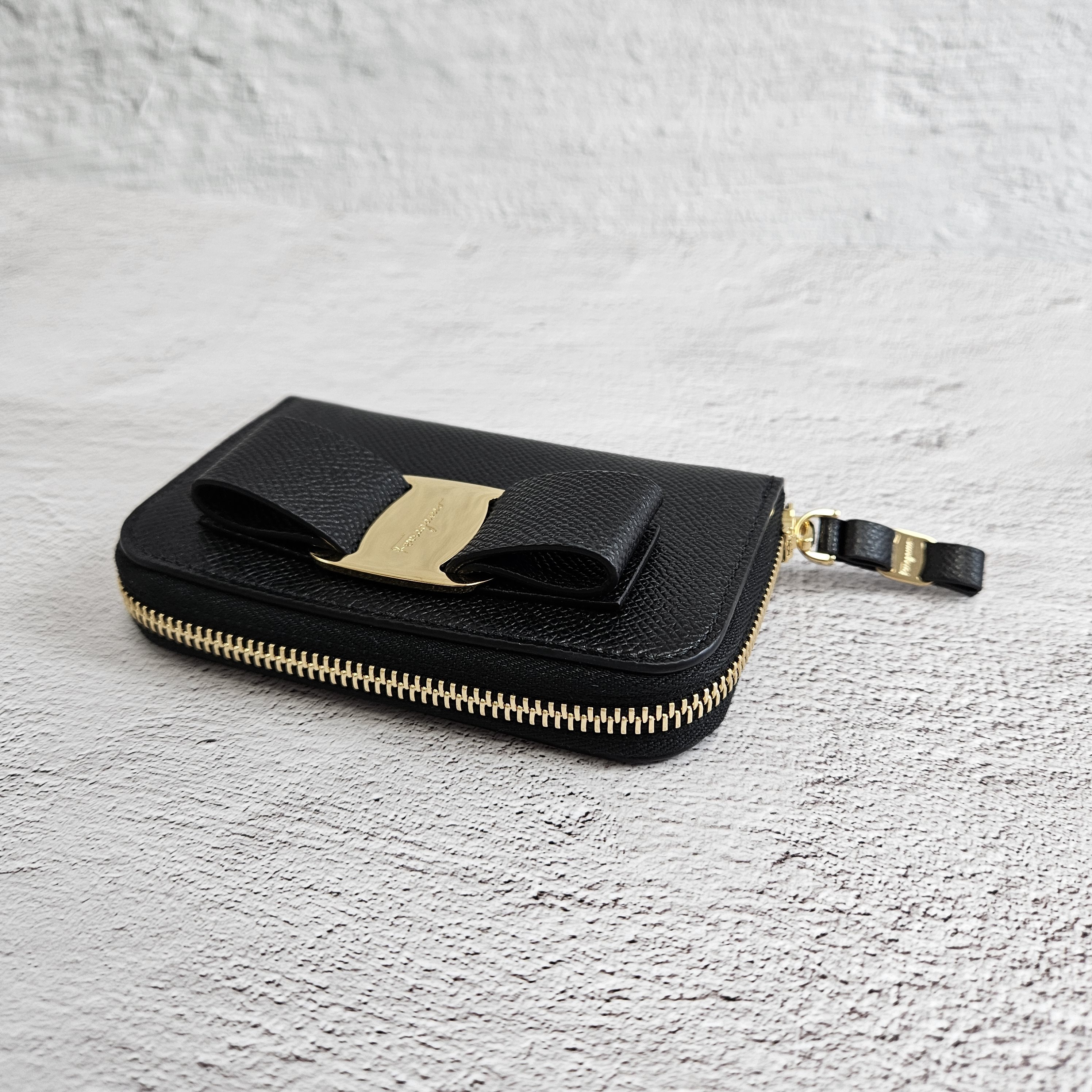 ☆送料関税込☆FERRAGAMO VARA 小銭入れ付き カードケース☆ ☆関税込☆Ferragamo☆VARA 小銭入れ付き カードケース
