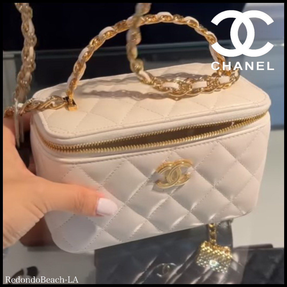 【清純でエレガントなホワイト】CHANEL★バニティケース