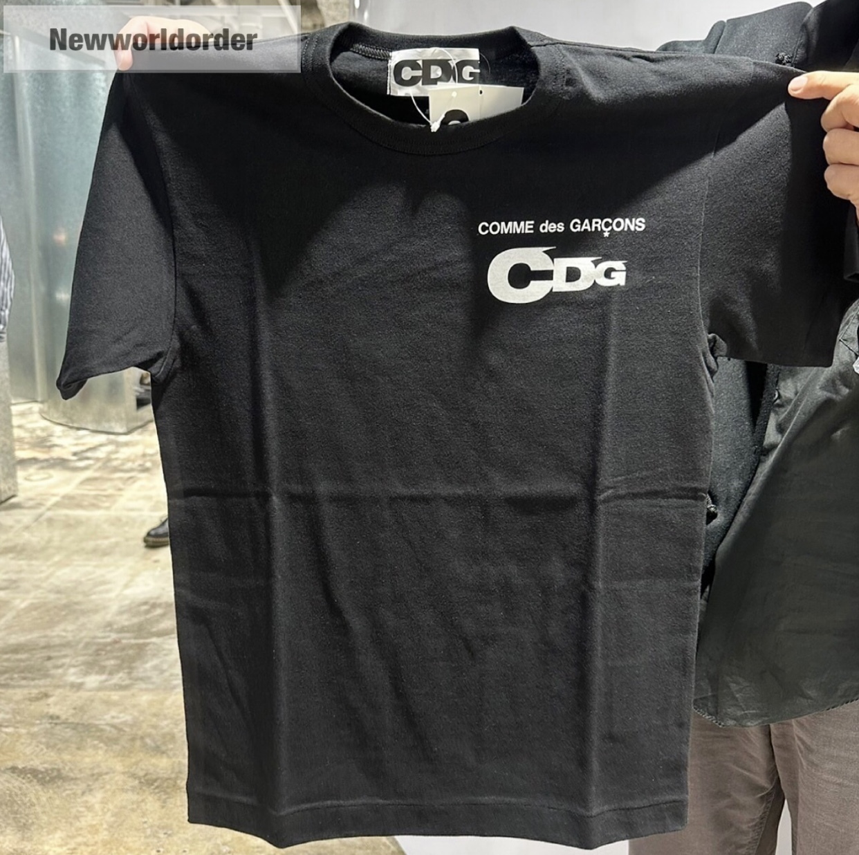 【ロゴが目を惹く】コムデギャルソン デザインTシャツ