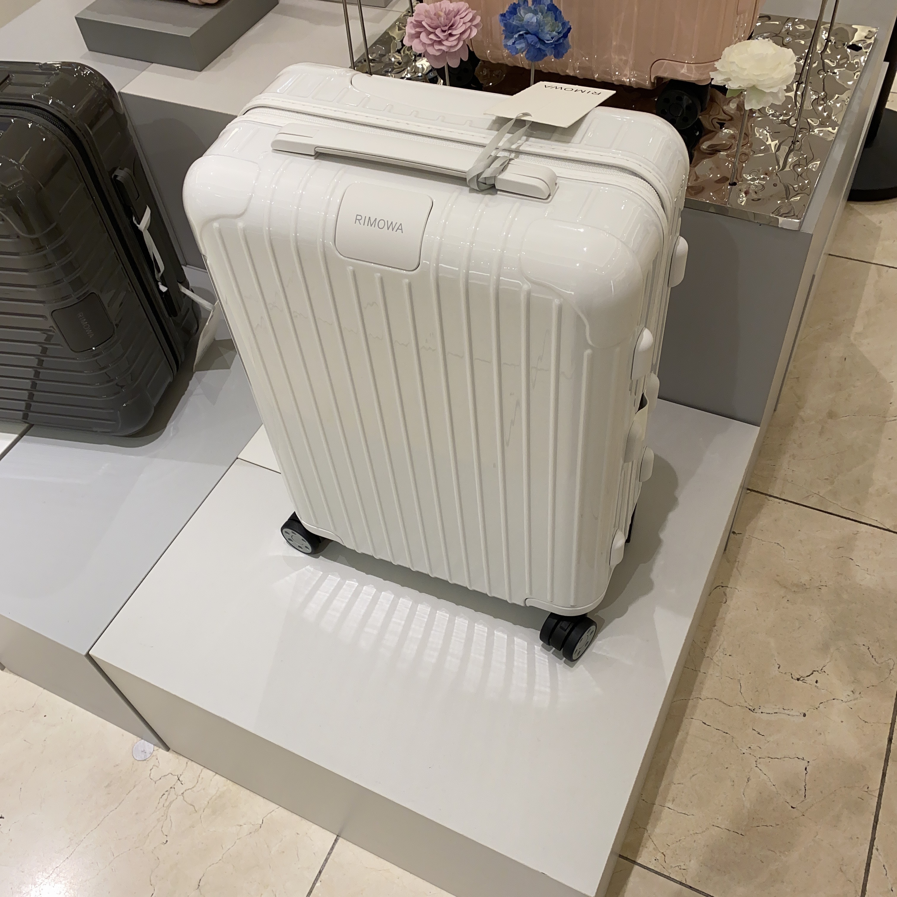 RIMOWA ESSENTIAL (リモワ エッセンシャル) スーツケース・キャリーケース ライフスタイル