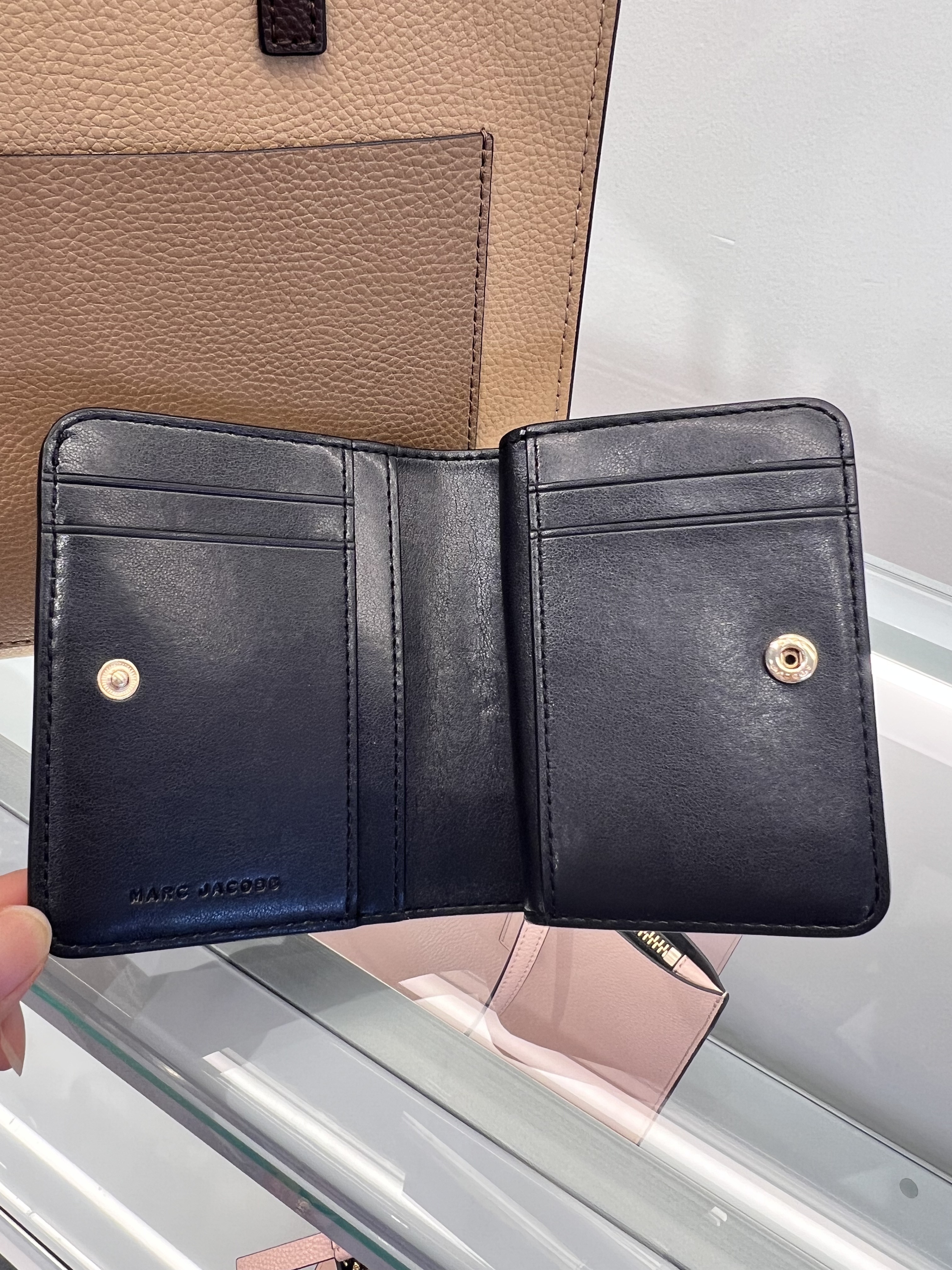 SALE!! 確保済/国内発送/関税込 本革レザー容量たっぷり二つ折り SALE!! 確保済/国内発送/関税込 本革レザー容量たっぷり二つ折り
