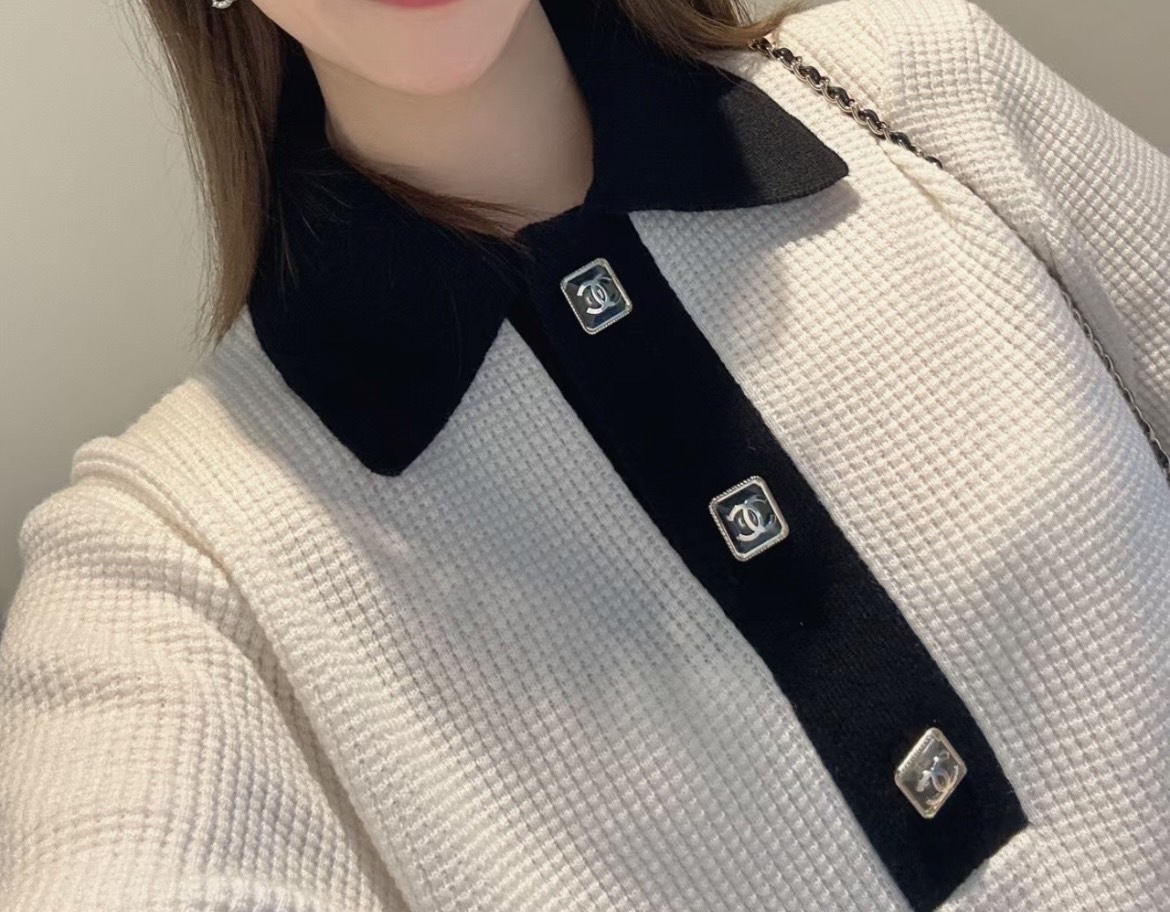 普段使いに 1枚でおしゃれに決まるCHANELニットシャツワンピース 普段使いに 1枚でおしゃれに決まるCHANELニットシャツワンピース