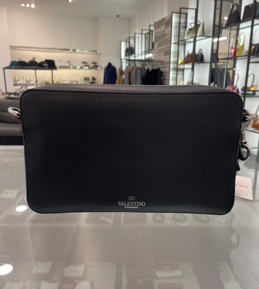 ☆送料・関税込☆VALENTINO☆レザー ショルダーバッグ☆