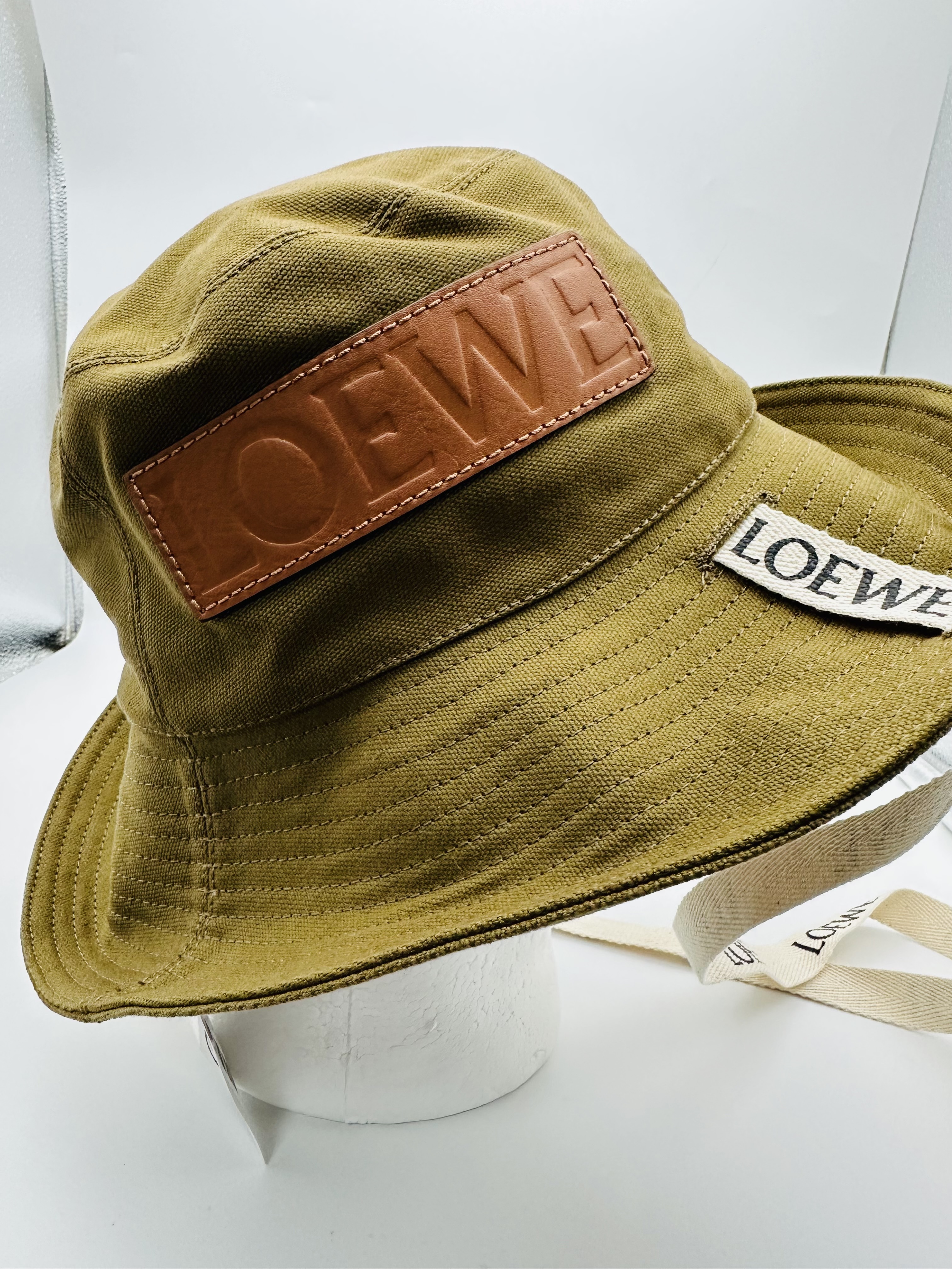 LOEWE バケット ハット 男女兼用 国内発送 帽子 レザー ELN