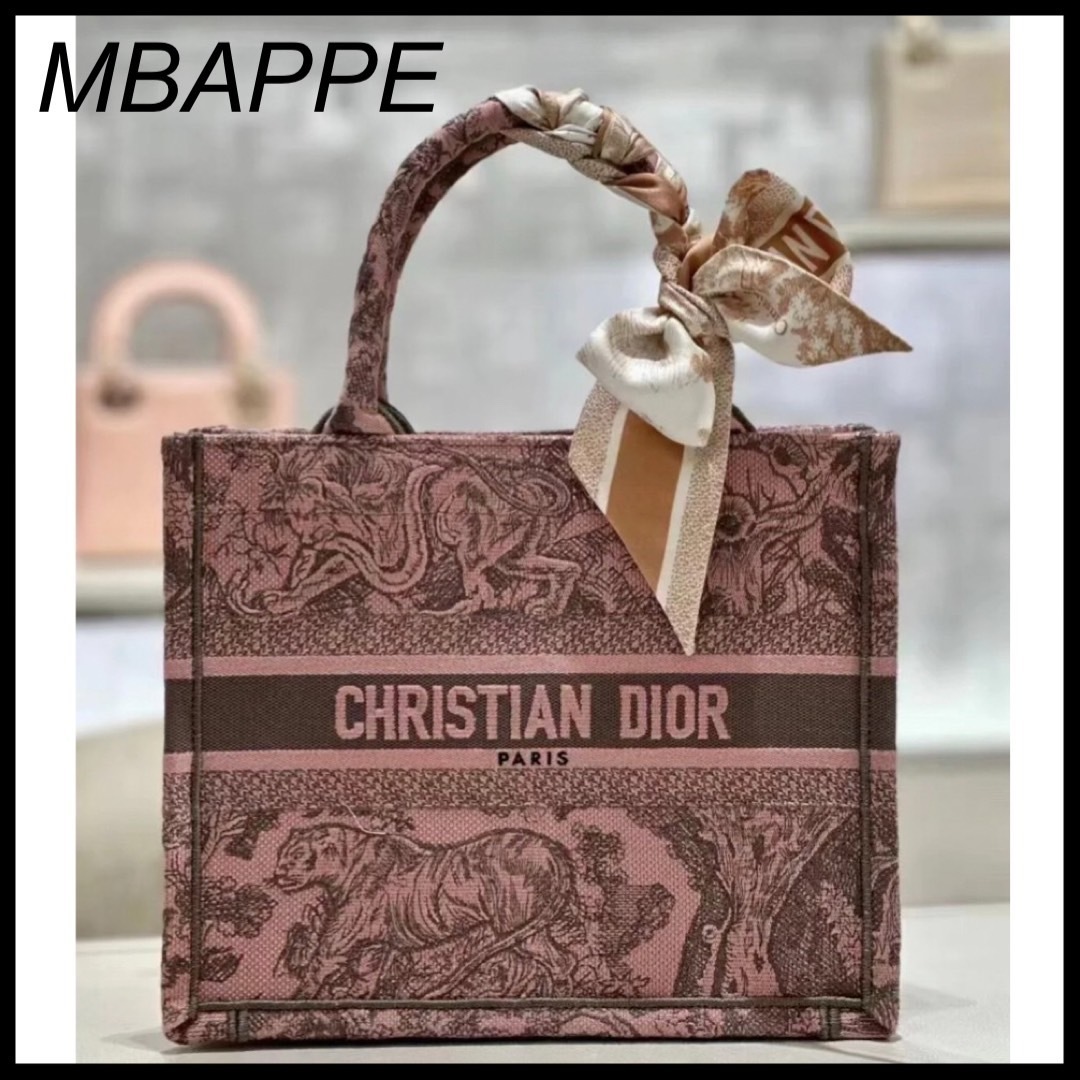普段使いしやすい♡【DIOR】ブックトート ミディアム