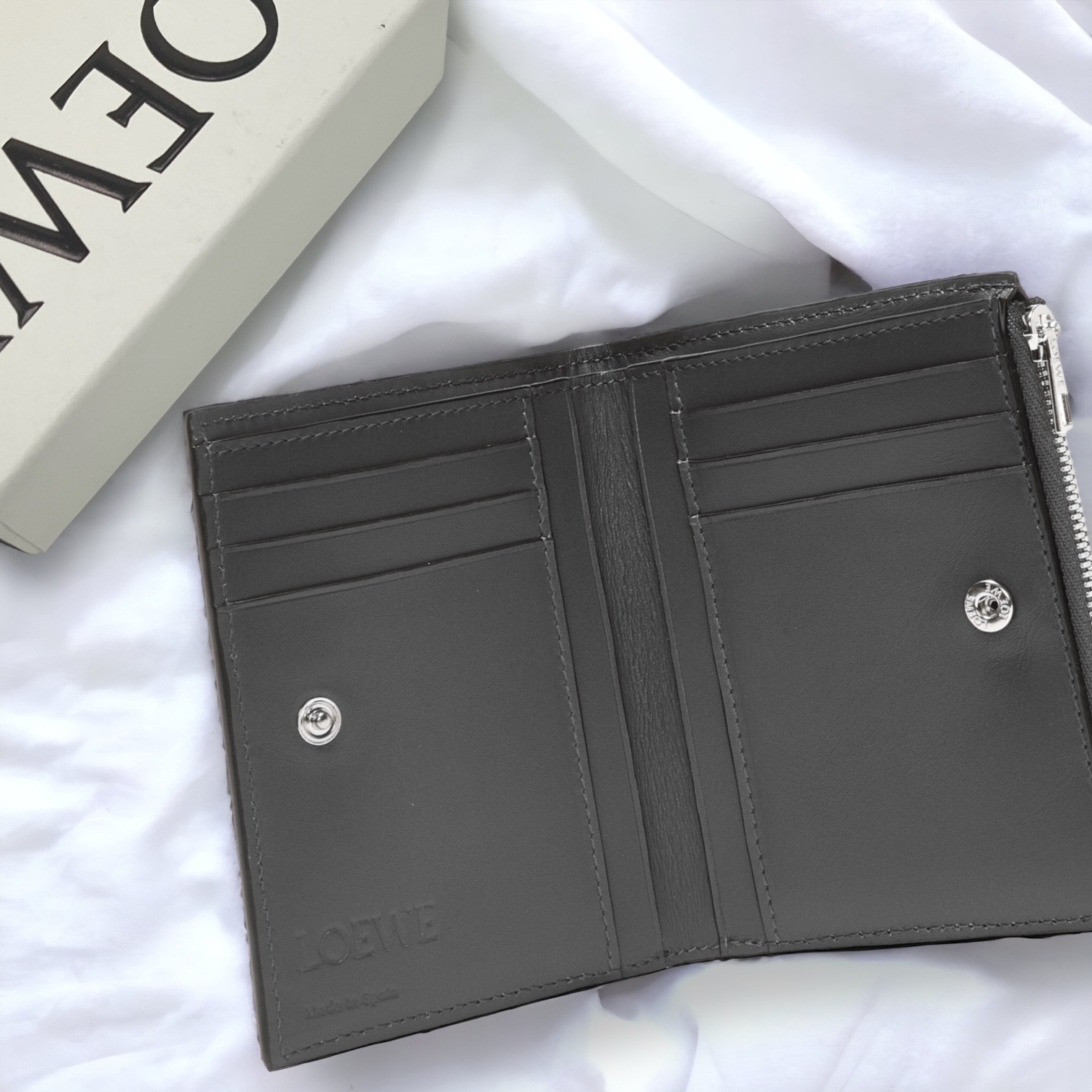 LOEWE】ロエベ スリムコンパクト ウォレット カーフスキン