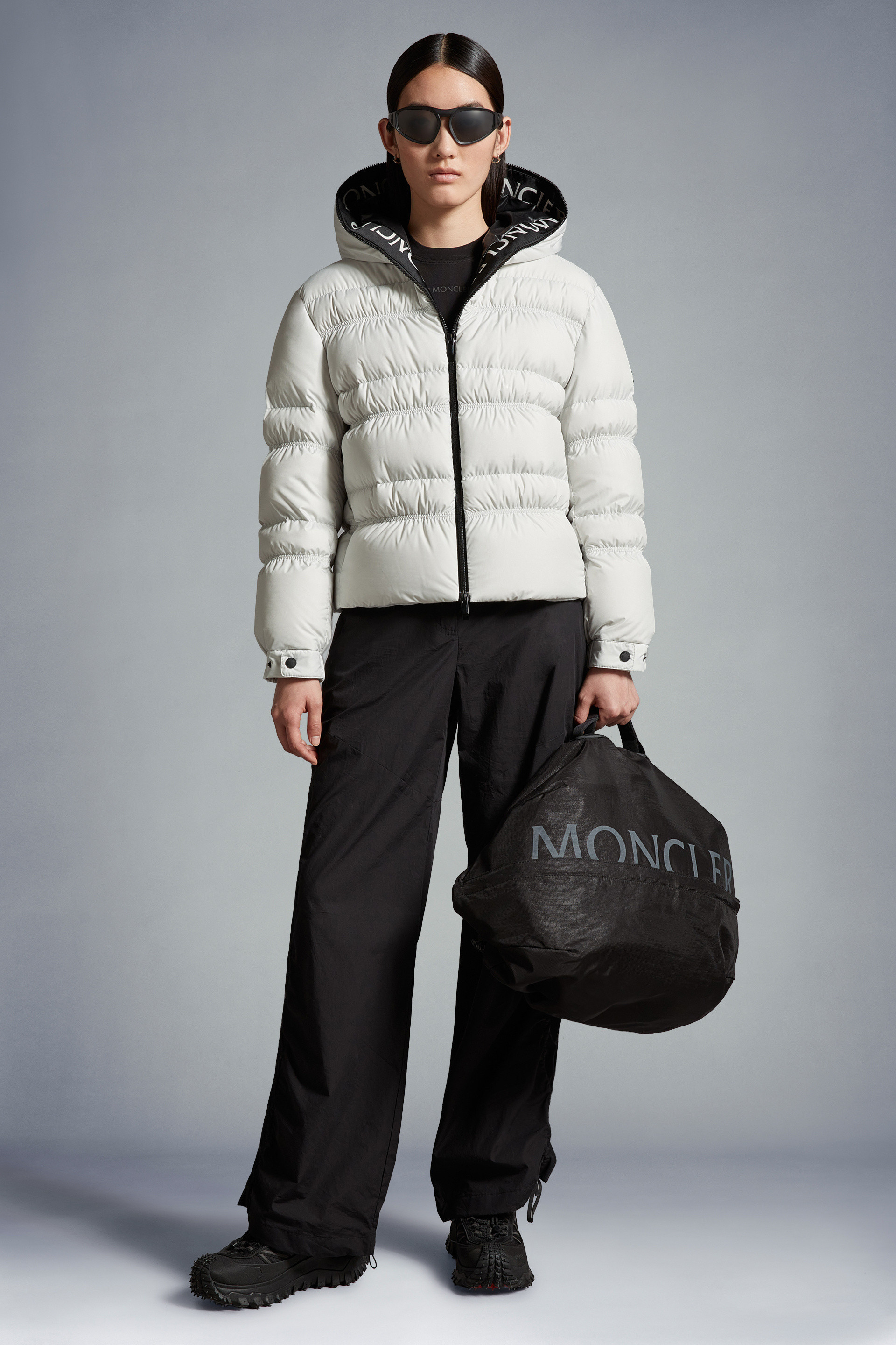 【MONCLER】Yserショートダウンジャケット ナイロン フード ロゴ モンクレール 偽物 Yserショート ダウンジャケット 3色