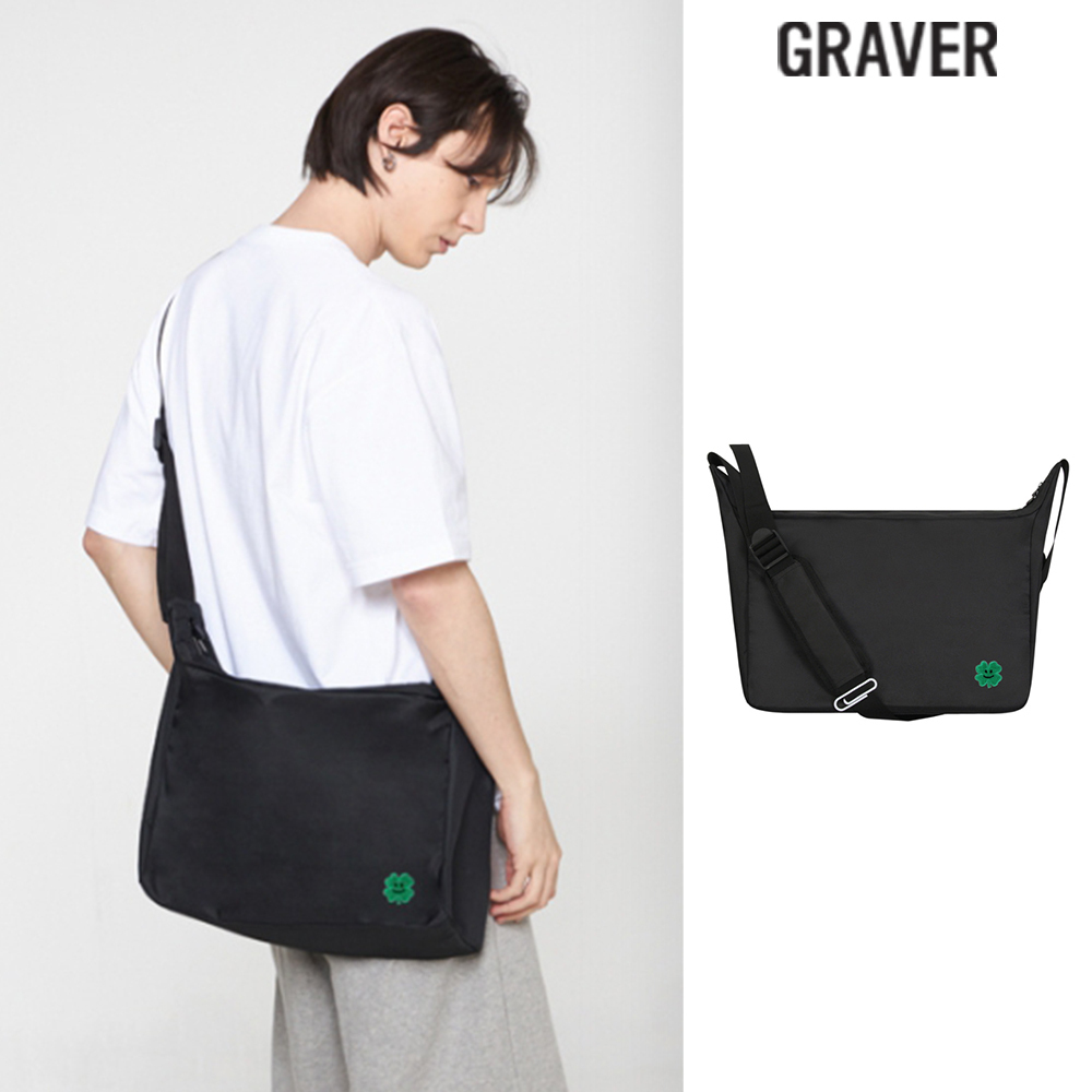 【GRAVER】23SS★ Clover Smile Cross Curved Messenger Bag