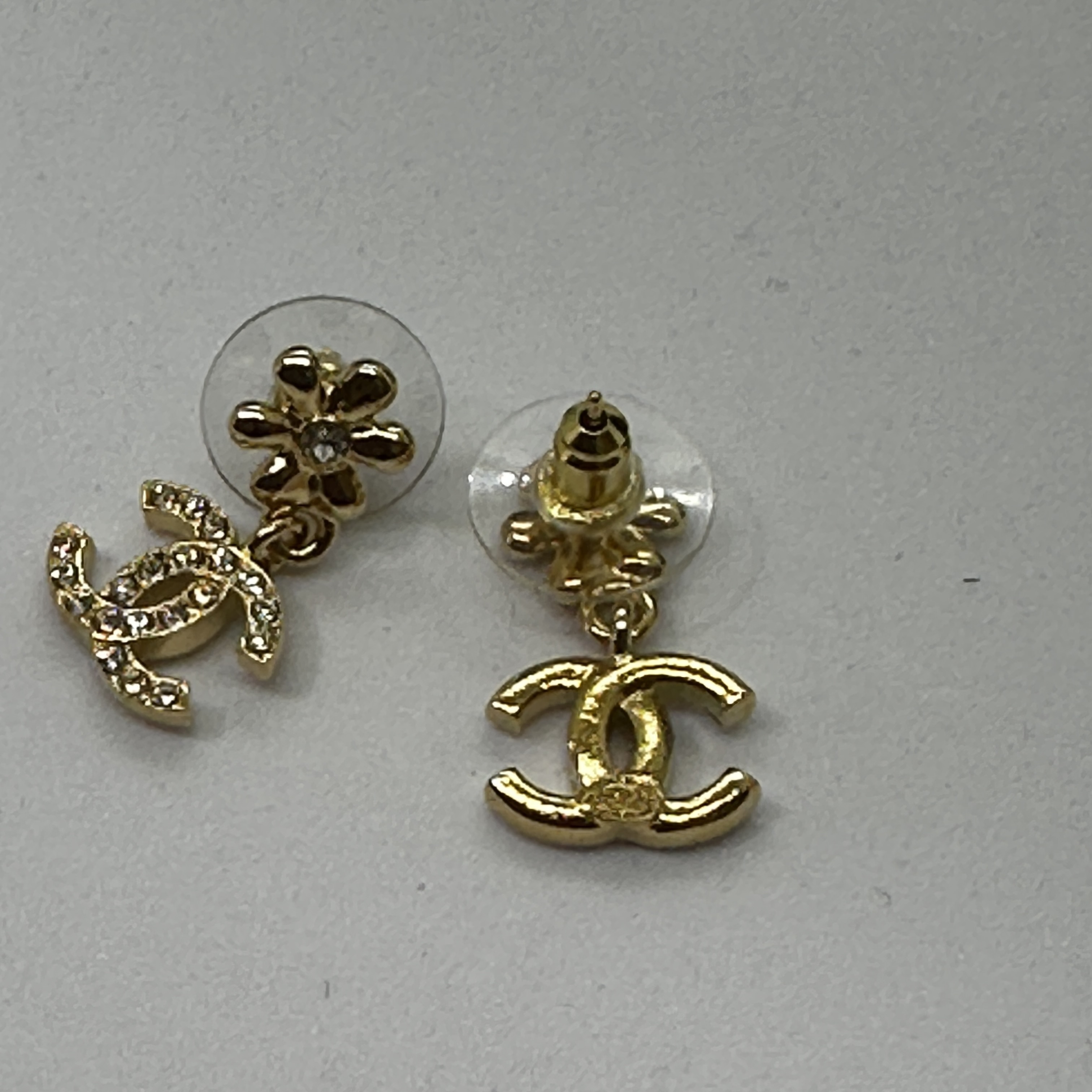国内発/すぐ届く/ピアス《CHANEL》 お花＆揺れるココマーク