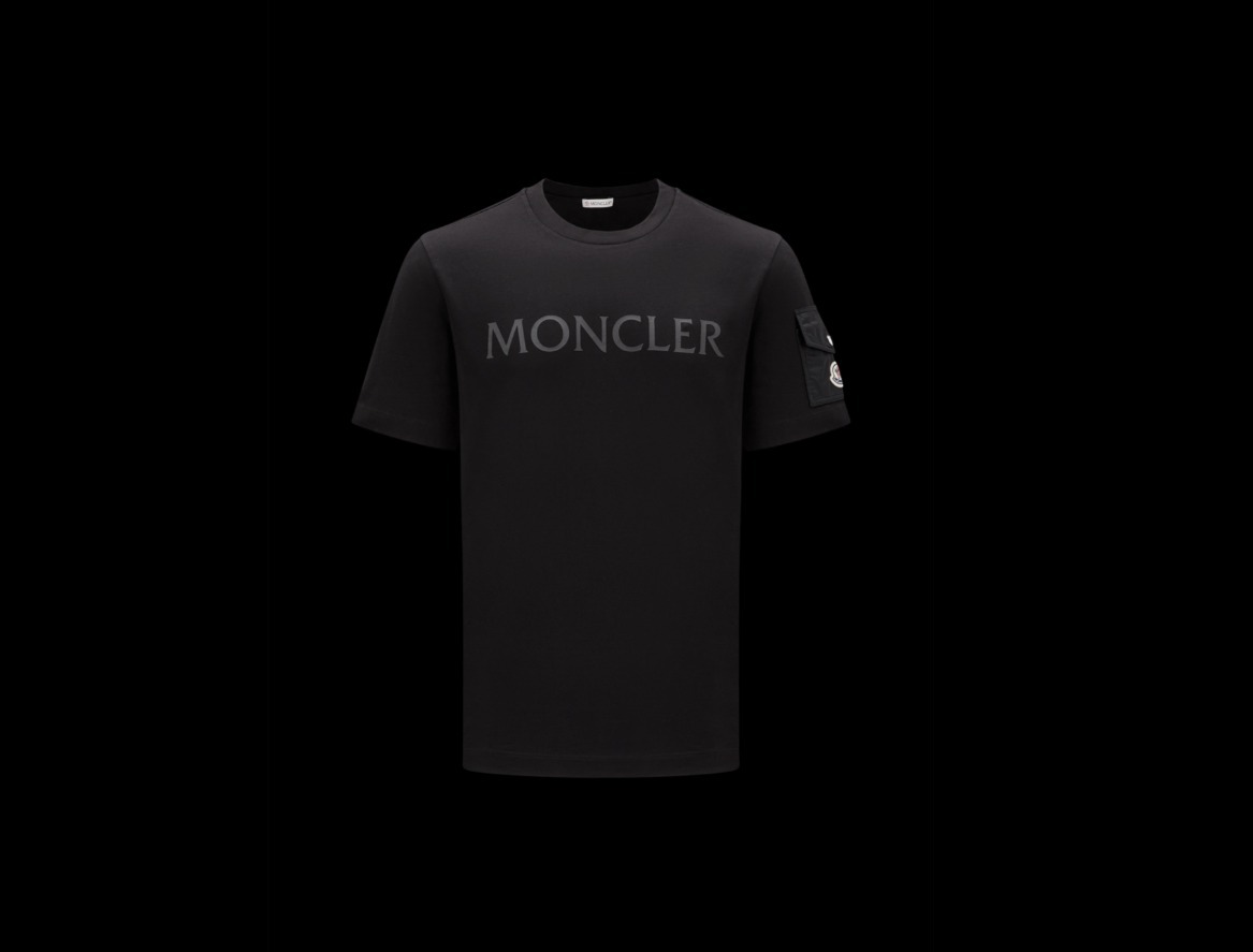 MONCLER 2023/24秋冬 レタリングロゴ入り ポケット付きTシャツ