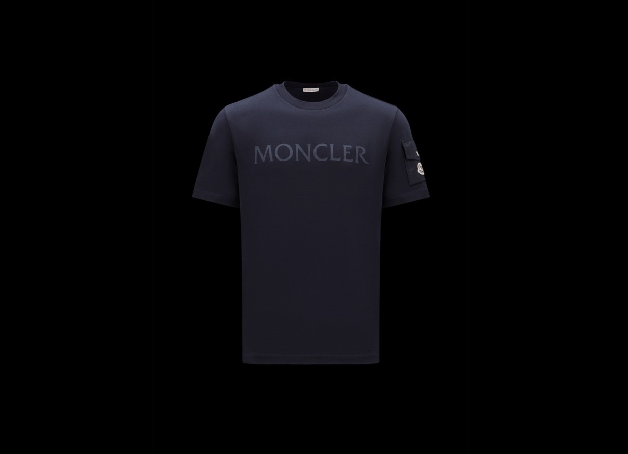 MONCLER 2023/24秋冬 レタリングロゴ入り ポケット付きTシャツ