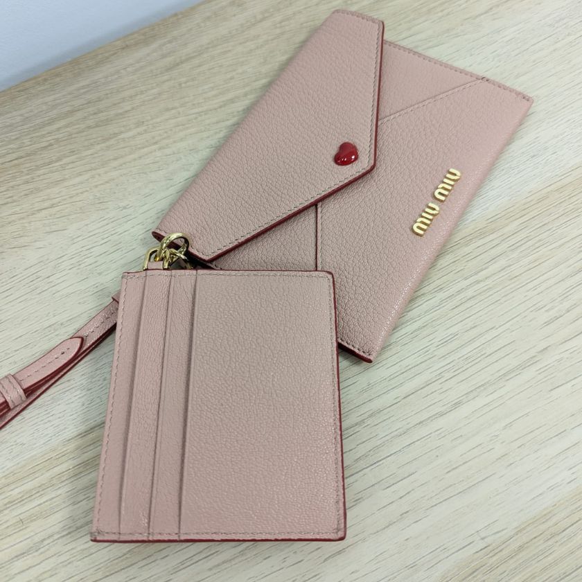 6万取引突破★UPS速達便！【MIUMIU】5ME009 2CVX_折りたたみ財布 6万取引突破☆UPS速達便！【MIUMIU☆ミュウミュウ】5MF025_2BC3
