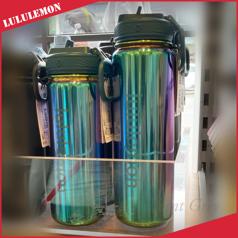 lululemon☆ ストロートップ・真空保冷ウォーターボトル (18oz)