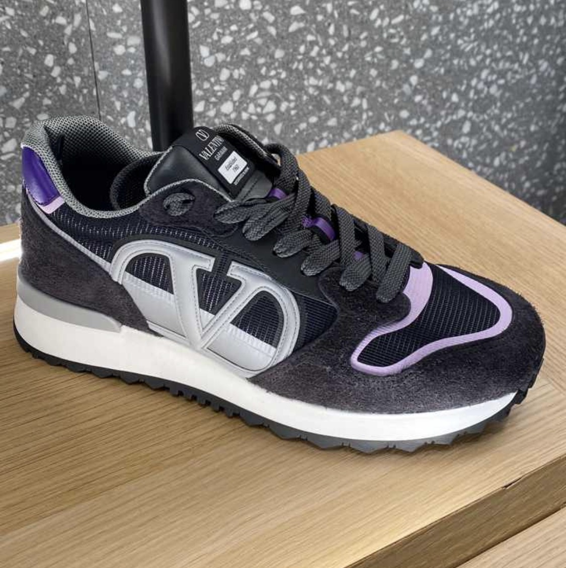 【VALENTINO】異素材MIX Vロゴ ペース ロートップスニーカー