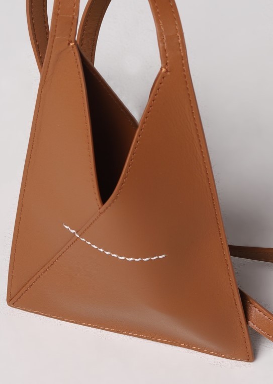 【特価！関税送料込】MM6 MAISON MARGIELA レザー クロスボディ 特価！関税送料込】MM6 MAISON MARGIELA レザー クロスボディ