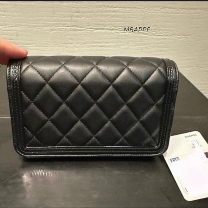 《23B》キュート♪【CHANEL】シャネル フラップフォンケース