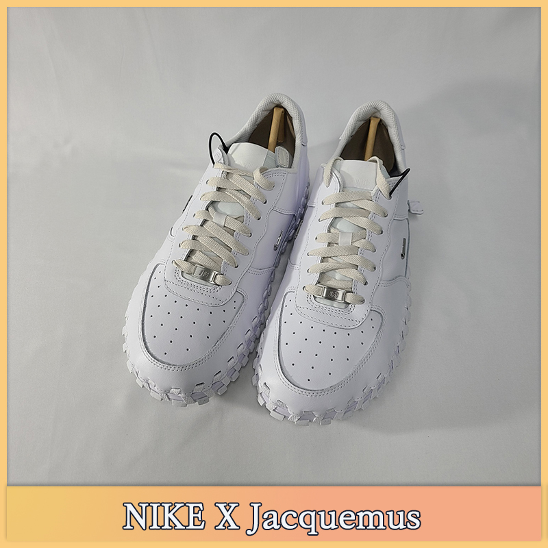 【NIKExJacquemus】J フォース1ローLX SPブラックスニーカー NIKExJacquemus】J フォース1ローLX SPブラックスニーカー (Nike