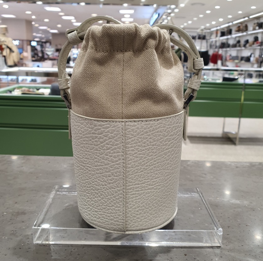 ☆韓国の人気☆【MAISON MARGIELA】☆5AC ミニ バケットバッグ☆ ☆韓国の人気☆【MAISON MARGIELA】☆5AC ミニ バケットバッグ