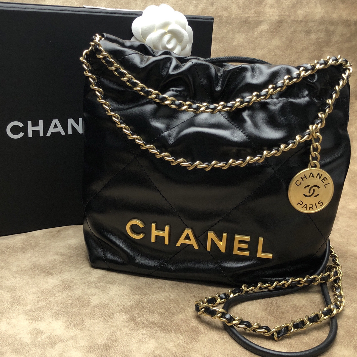 ［国内即発］奇跡の入荷！CHANEL22 ミニ ブラック