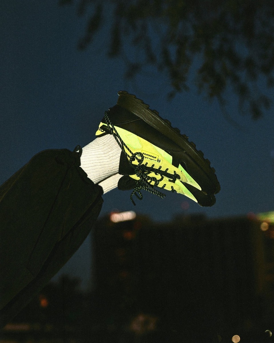 PLEASURES X REEBOK コラボ レザー トレイル スニーカー 関税込 PLEASURES X REEBOK コラボ レザー トレイル スニーカー 関税込