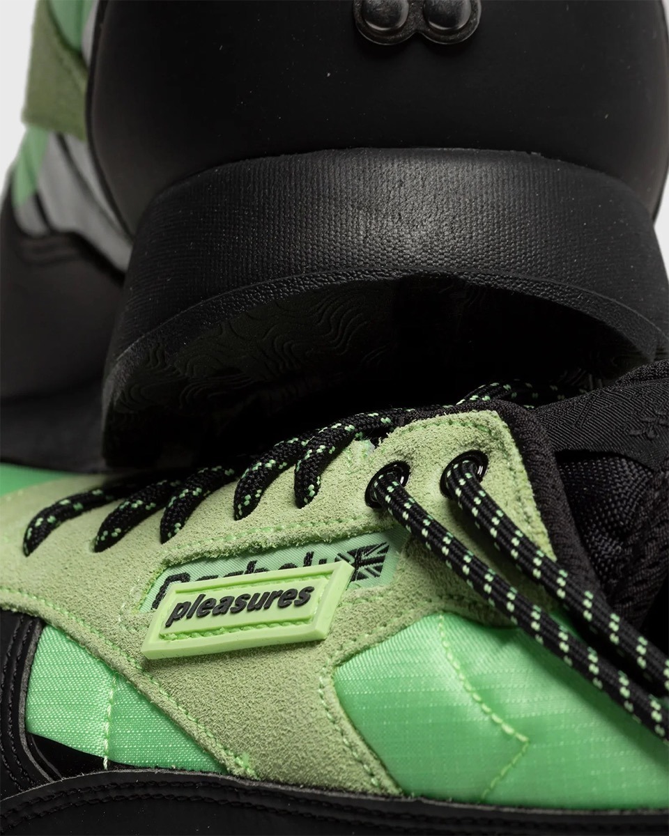 PLEASURES X REEBOK コラボ レザー トレイル スニーカー 関税込 PLEASURES X REEBOK コラボ レザー トレイル スニーカー 関税込