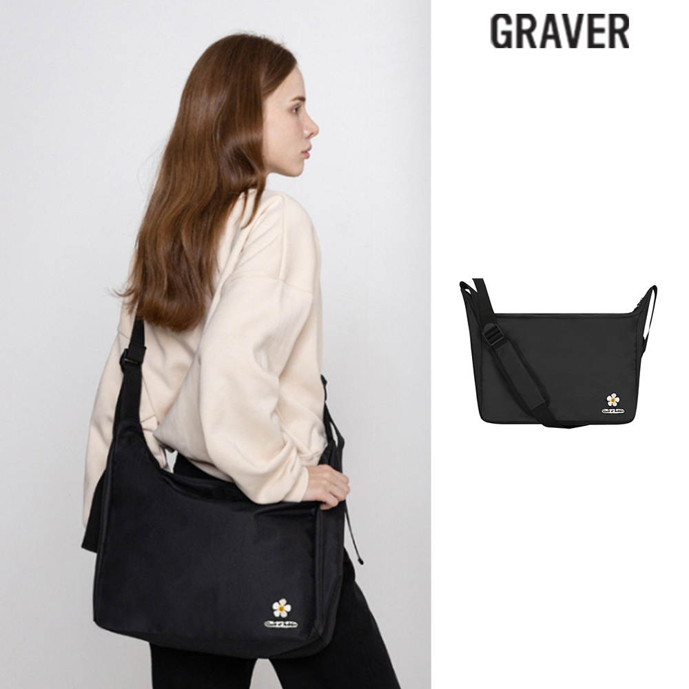【GRAVER】23SS★ Smile Embroidery Cross Curved Messenger Bag