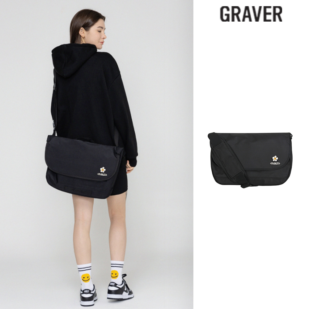 【GRAVER】23SS★ Smile Embroidery Cross Messenger Bag