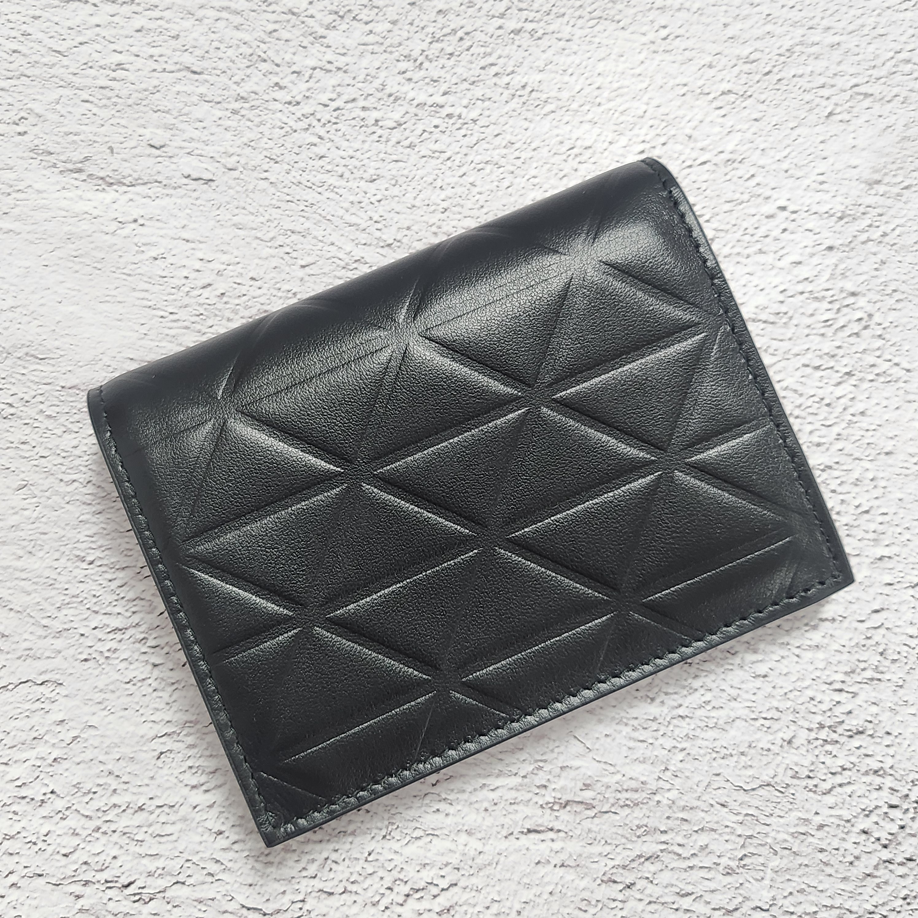 ★関税込★PRADA★エンボスレザー 小銭入れ付き 二つ折り財布 ☆関税込☆PRADA☆エンボスレザー 小銭入れ付き 二つ折り財布