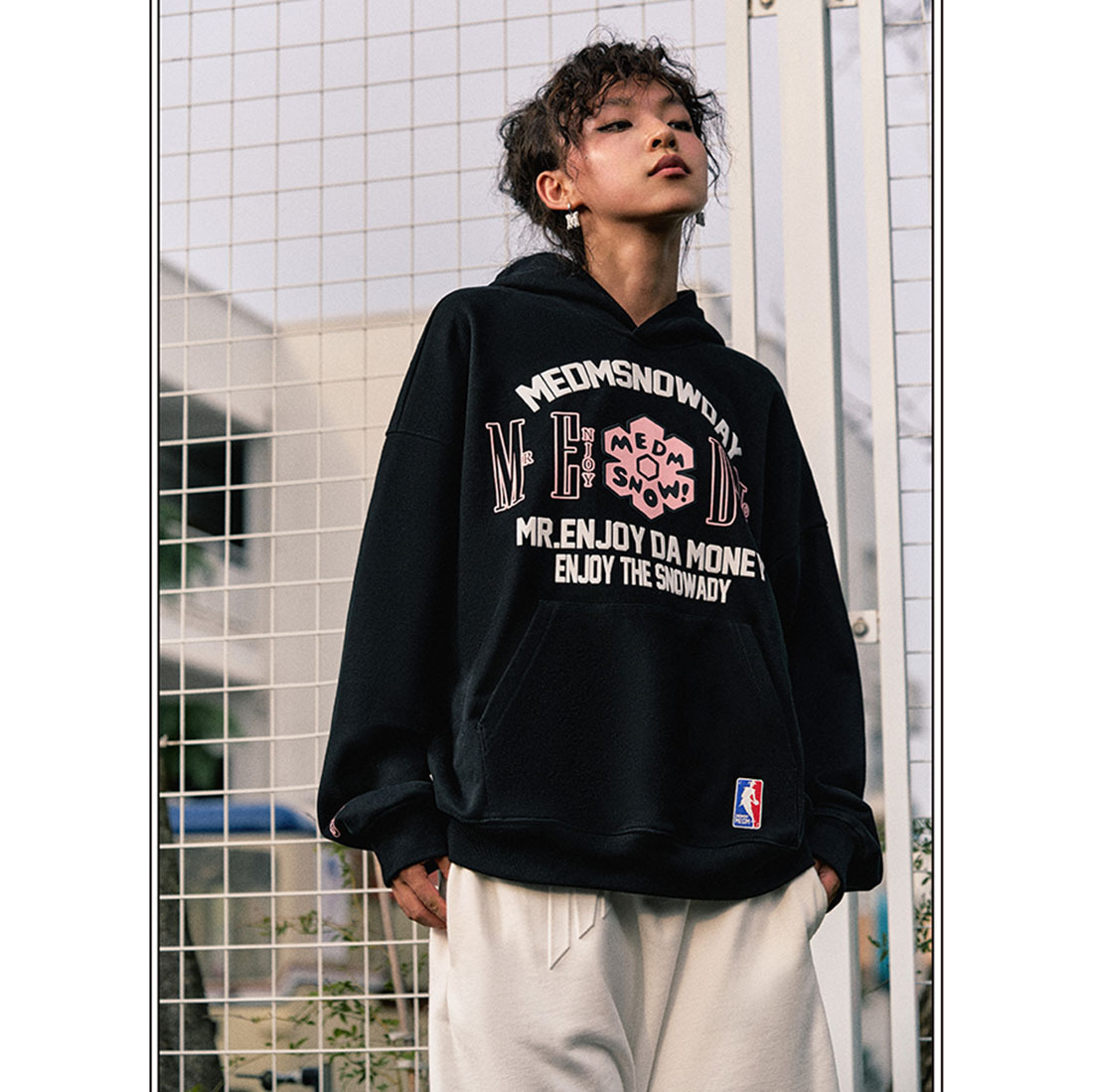 MEDM×SNOWDAY コラボ 長袖 パーカー オーバーサイズ 男女兼用 MEDM×SNOWDAY コラボ 長袖 パーカー オーバーサイズ 男女兼用