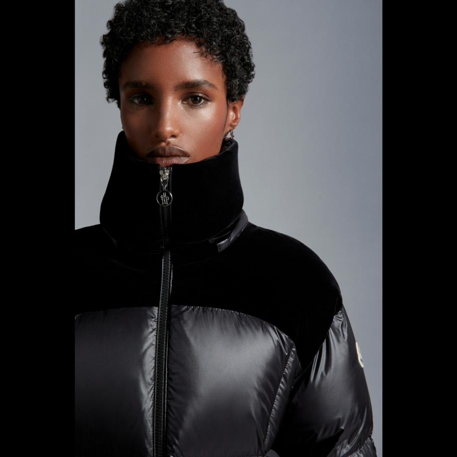 【MONCLER】Meandre ショート ダウンジャケット フード付き 2色 MONCLER】Meandre ショート ダウンジャケット フード付き 2色