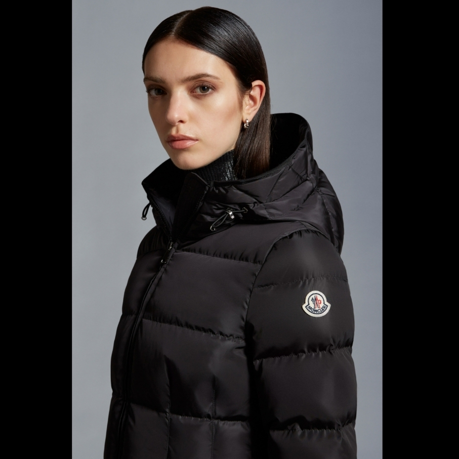 ★モンクレール★ Avoce ショートダウンジャケット MONCLER】Avoce ショート ダウンジャケット フード付き ロゴ