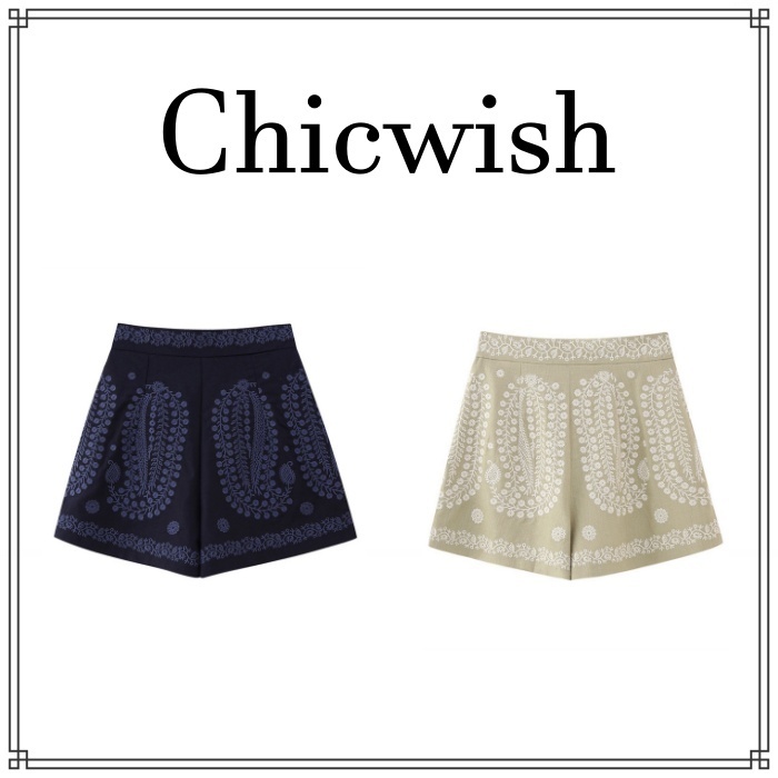 【Chicwish】美脚 & 脚長 ヴィンテージ 刺繍柄 ショートパンツ