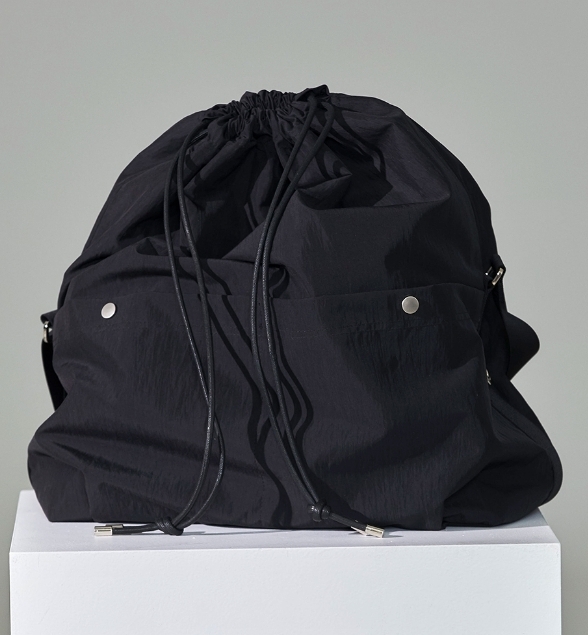 ミムザワードローブEASY DRAWSTRING MESSENGER BAG