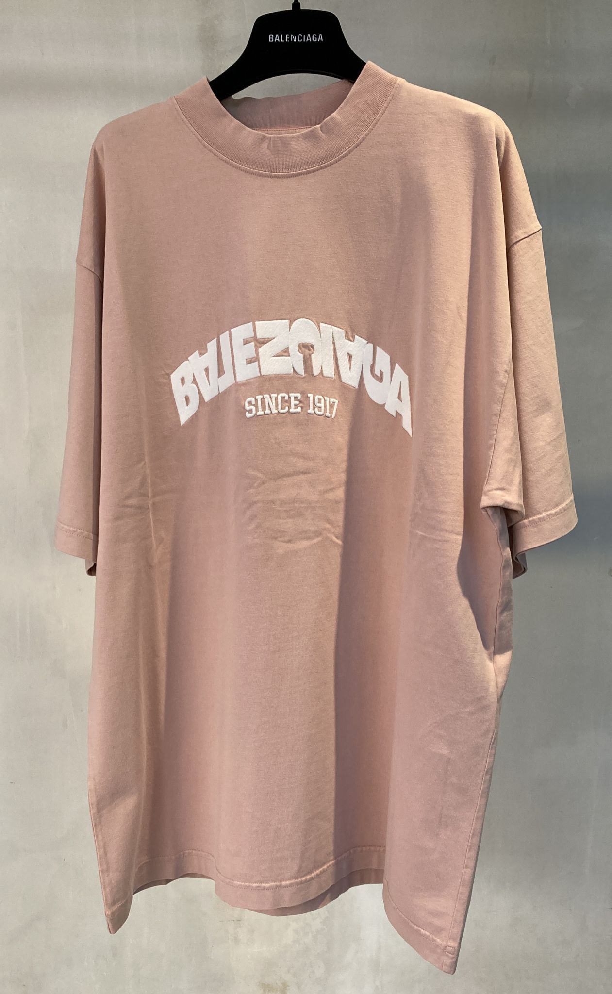 【BALENCIAGA】BACK FLIP ロゴ Tシャツ ミディアムフィット