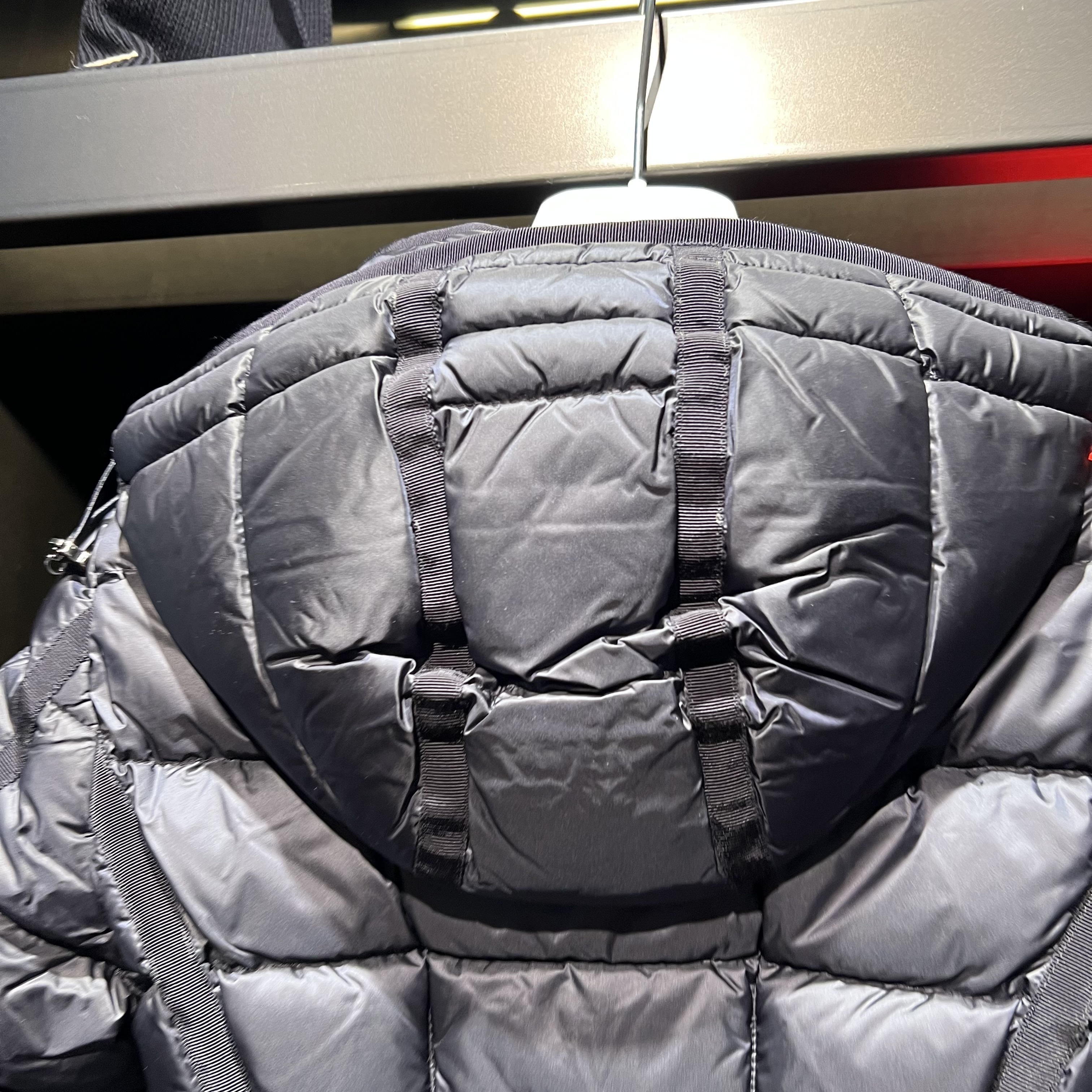 MONCLER★19/20AW 数限定今年も人気のHERMINEネイビージャケット MONCLER☆19/20AW 数限定今年も人気のHERMINEネイビージャケット