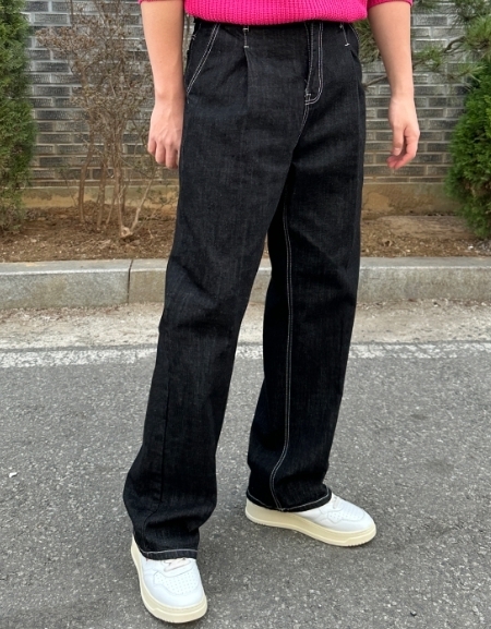 IONSEOUL Wiley One Tuck Raw Denim Pants (101) BBJ360