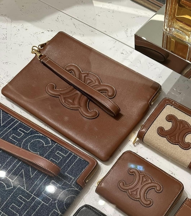 CELINE セリーヌ キュイル トリオンフ スモール ポーチ クラッチ